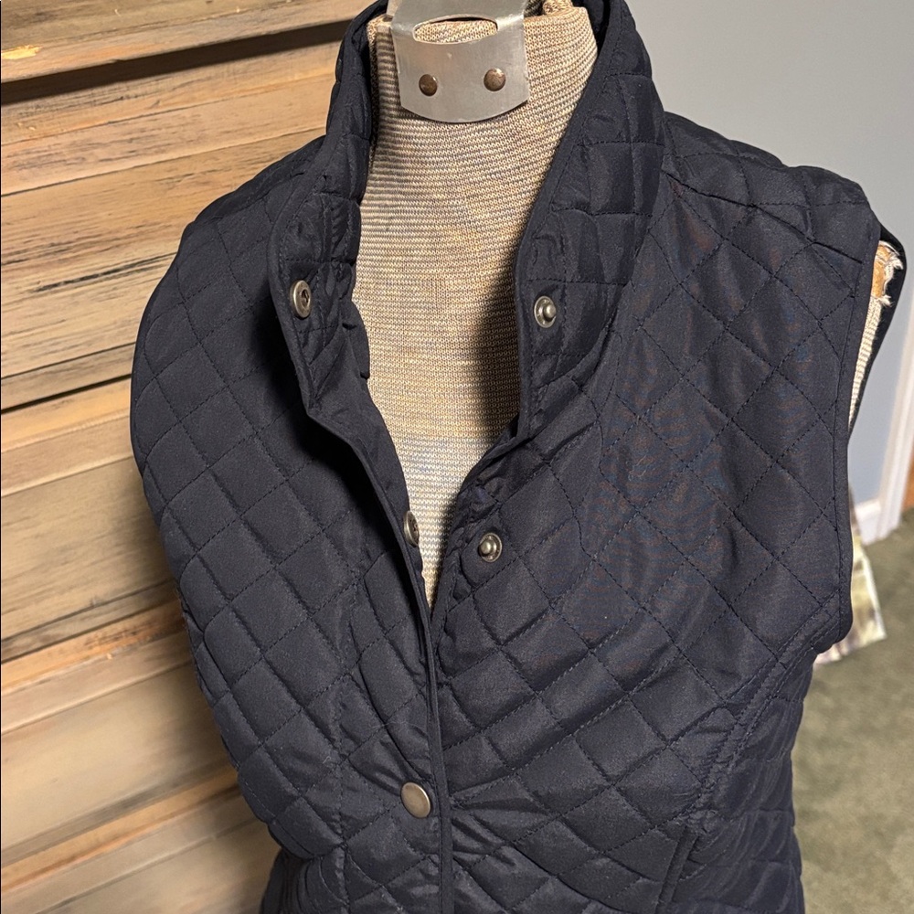 G.H. Bass & Co. Navy Quilted Snap Closure Vest